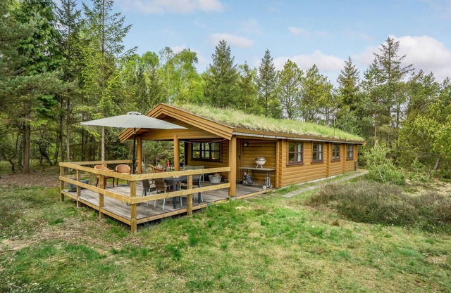 Lovely home in Hadsund with WiFi