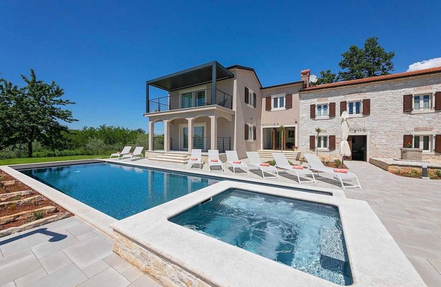 Lovely home in Kastelir-Labinci