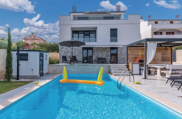Lovely home in Kornic