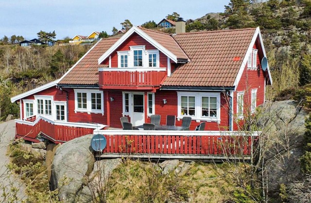 Lovely home in Lindesnes with sauna