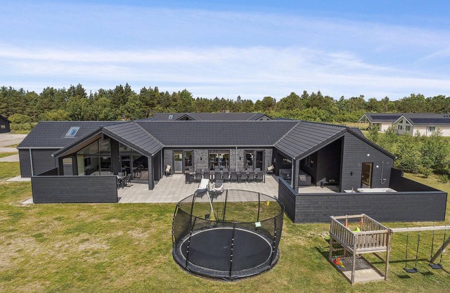 Lovely home in Nørre Nebel with sauna