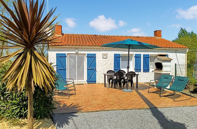 Lovely home in St Urbain with kitchen