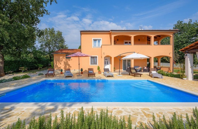 Lovely home in Sv.Lovrec with kitchen