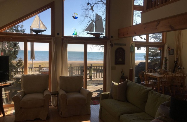 Lovely Lake Huron House on Beautiful sandy Beach