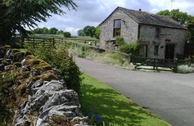 Lovely limestone cottage in the heart of the Peak District.