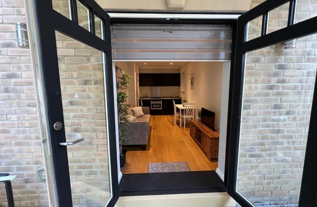 Lovely modern 1 bedroom apartment