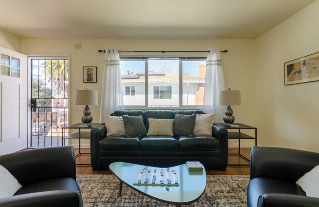 Lovely Modern & Stylish 2 bd & 1 bath