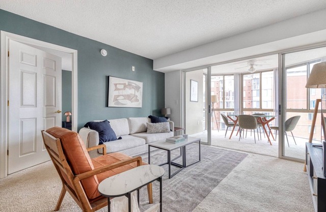 Lovely Mount Vernon 2BR w/Gym + W/D + Rooftop near metro, by Blueground