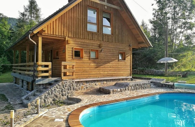 Lovely mountain house with heated pool