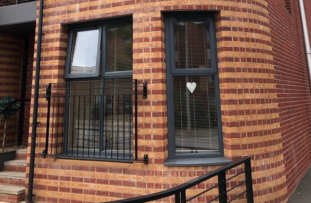 lovely new 4 Bedroom town house overlooking Swansea waterway