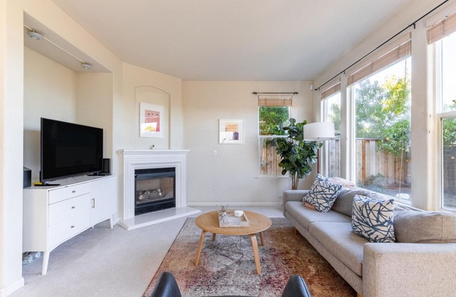 Lovely Newark 4BR w/Backyard, Patio, A/C & Garage, by Blueground