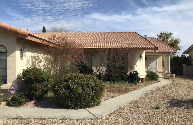Lovely Oasis in Mission Lakes Country Club