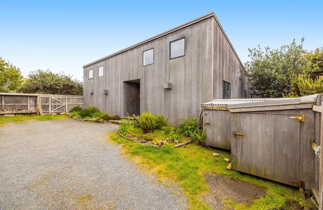 Lovely Oceanfront Getaway, Dog-Friendly, Private Hot Tub, & Shared Pool