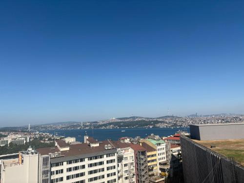 Lovely Penthouse, Sea View&Terrace in Taksim