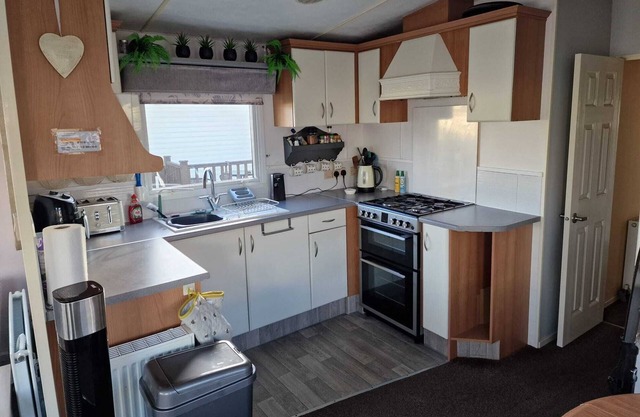 Lovely pet friendly 2 berth caravan in Morecambe