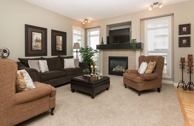 Lovely Pristine House close to the Rocky Mountains