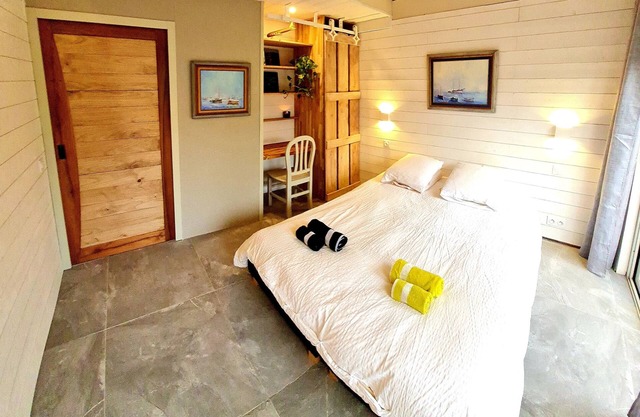 Lovely room side on the beach. All comidities