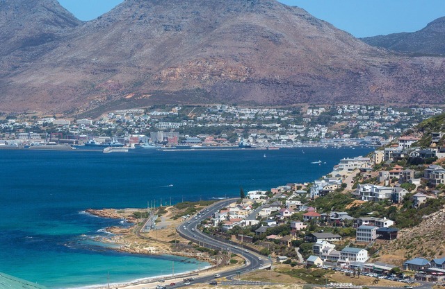 Lovely sea, valley and mountain views from high on the mountainside! Enjoy!