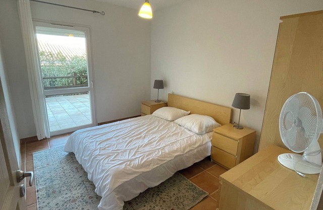 Lovely sea-view apartment with heated swimming pool