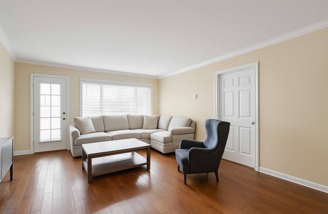 Lovely spacious apartment with WiFi in charming Burlingame