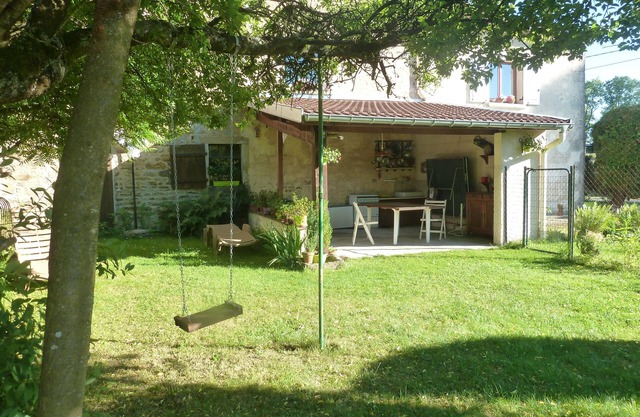 Lovely studio-loft in old farmhouse Sleeps 4.
