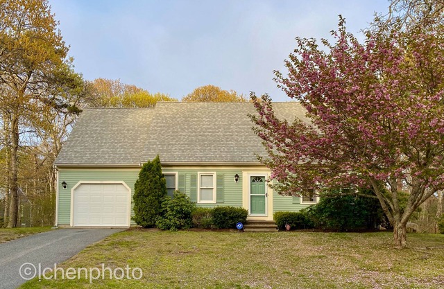 Lovely three bedroom home located in desirable Bayside neighborhood!