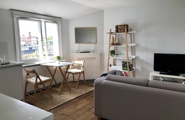Lovely top floor 1 bed flat - Notting Hill Gate