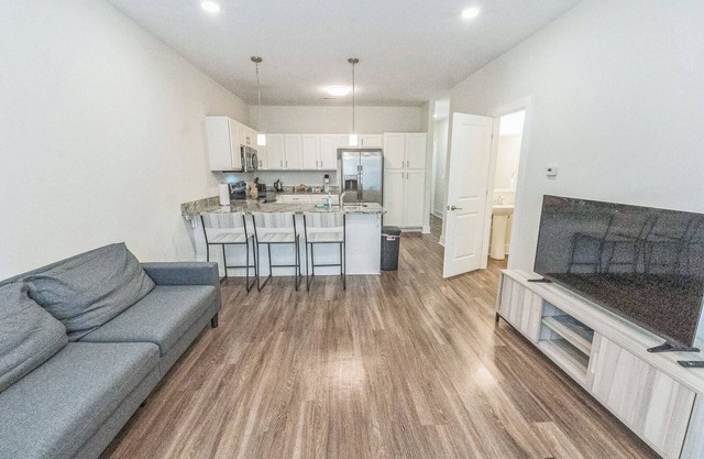 Lovely Townhome 6 Min to CU!