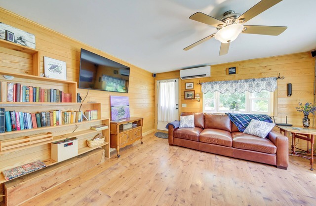 Lovely Waldo Cottage Escape - Pet Friendly!