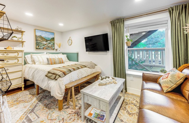 'Lovers Lane Chalet' Dtwn Manitou Springs Studio!