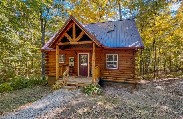 Lovers Loft Cabin in Hocking Hills