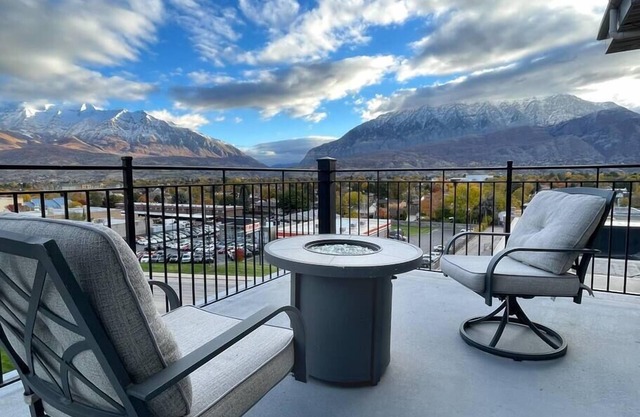 Low Cleaning Fee Skylit Serenity Penthouse