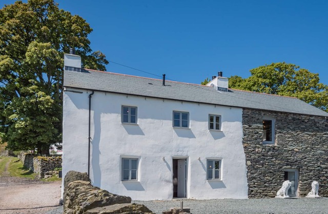 LOWER CARHULLAN, pet friendly, with hot tub in Bampton, Cumbria