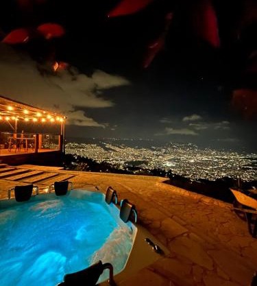 LP Finca la Pergola, Naturaleza con Lujo y una increíble vista a todo Medellín