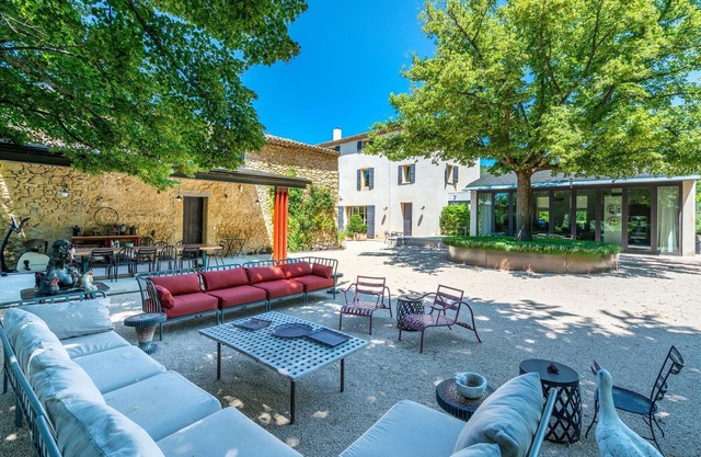 Luberon – An exceptional property enjoying a view - Sleeps 12