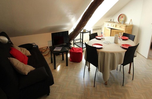 Luchon : T3 cosy pour 4 pers, au pied du télécabine, parking privé - FR-1-313-204