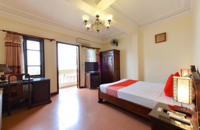 Lucky 2 Hotel & Travel