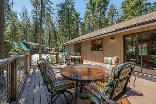 Lucky Cub Cabin