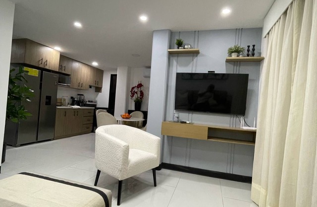 Lujoso Apartamento para 7 Persona, Terraza, BBQ, AC, Wi-Fi, Parqueo, Lavandería…