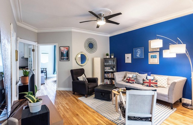 Luminous Skylight 2BR Apartment near Jean-Talon Market. Your pet is welcome!