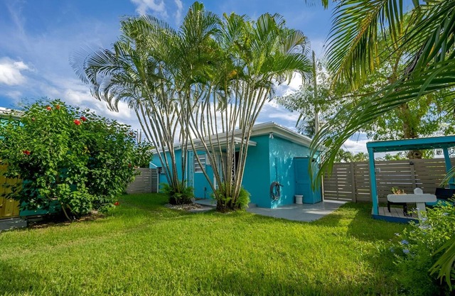 Luna Beach House in Hollywood