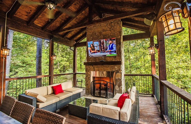 Lusa Nita Retreat – Luxe Lodge w/Hot Tub, Sauna & Stunning Outdoor Living!