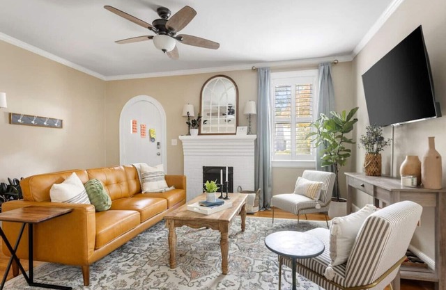 Lush 4BR on Lincoln | Mins to USC | Sleeps 8