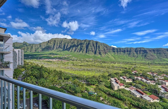 Lush Condo w/Community Pool, 1 Mi to Beach!