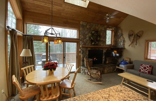 Lutsen Escape on a Spacious deck n' Grill Townhome