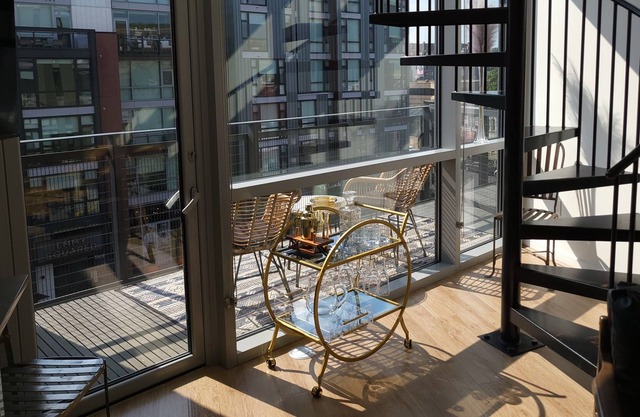 Lux City Loft-Historic U St Corridor- Street Art- World Class Dining