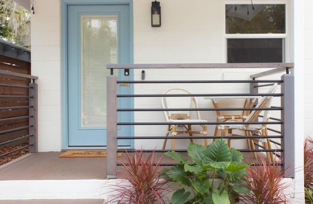 Lux Coastal Cottage in Historic District