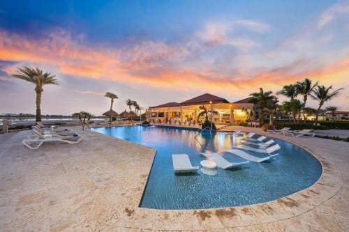 Lux Condo In Gold Coast Aruba W Pools & Gym