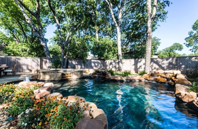 Lux Downtown Estate Heated Pool and Spa Sleeps 18!