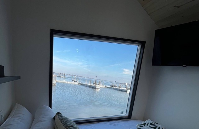 Lux Houseboat #1 at SoLSTAY